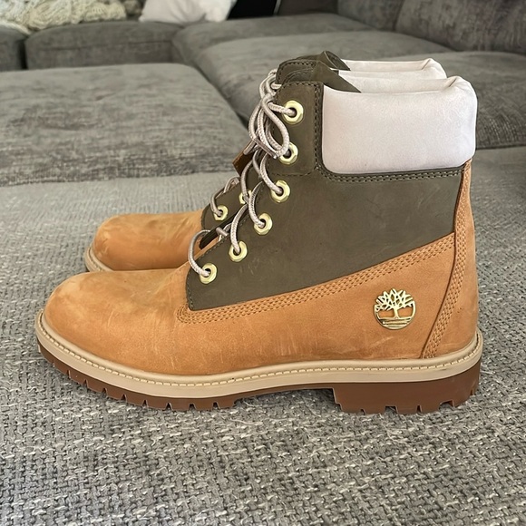 NWT TIMBERLAND Waterproof Boots! - Picture 4 of 12